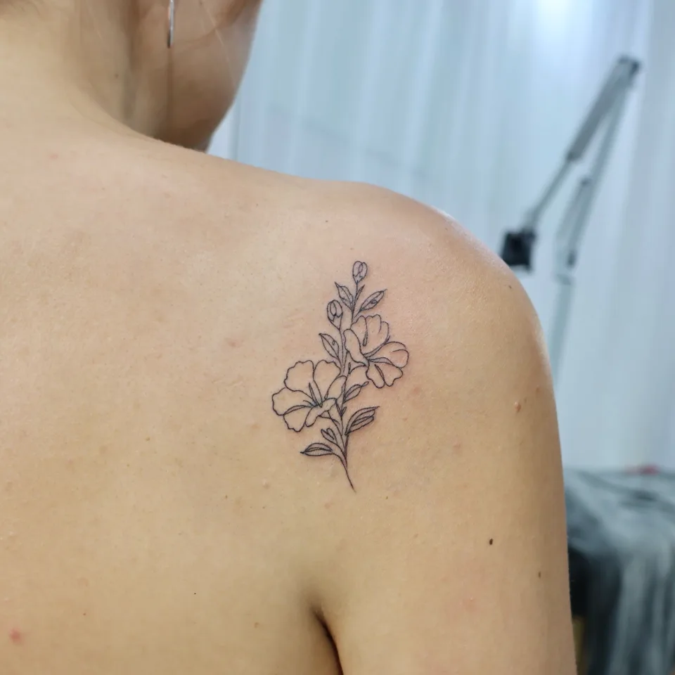 연재타투가 공개한 타투 작업 사진 — 무궁화 라인 타투 🌺 (2/2)