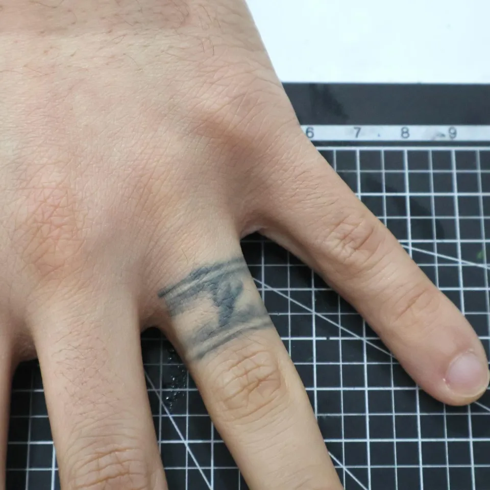 연재타투가 공개한 타투 작업 사진 — *핸드포크 handpoke* (2/2)