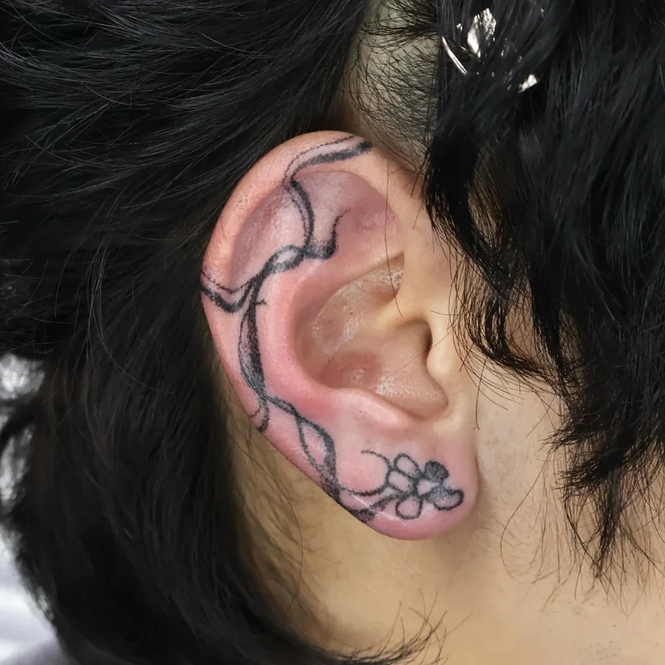 연재타투가 공개한 타투 작업 사진 — *핸드포크handpoke*