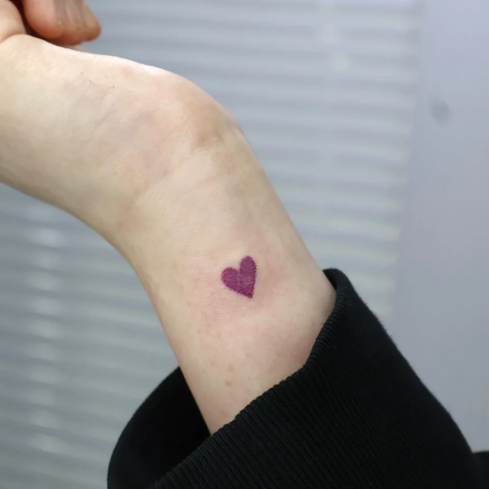 연재타투가 공개한 타투 작업 사진 — *핸드포크handpoke*