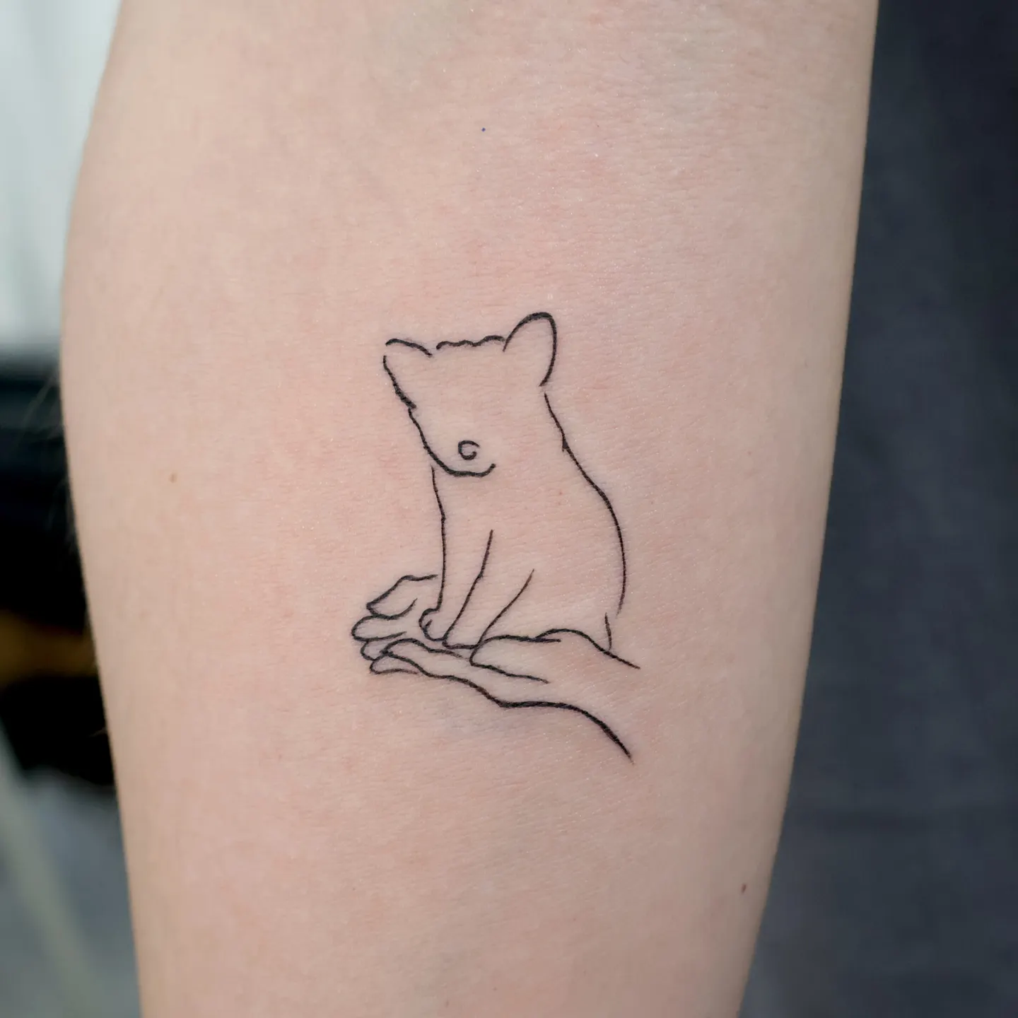 반려견의 모습을 담은 라인 타투 — Yeonjae Tattoo