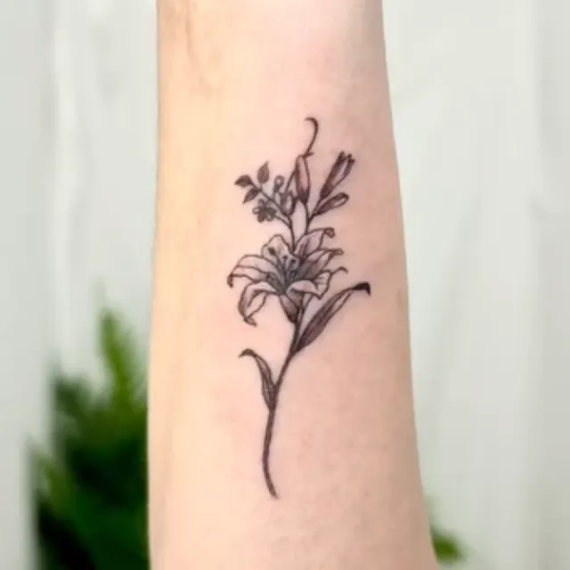 고요하게 피어난 꽃 — Yeonjae Tattoo