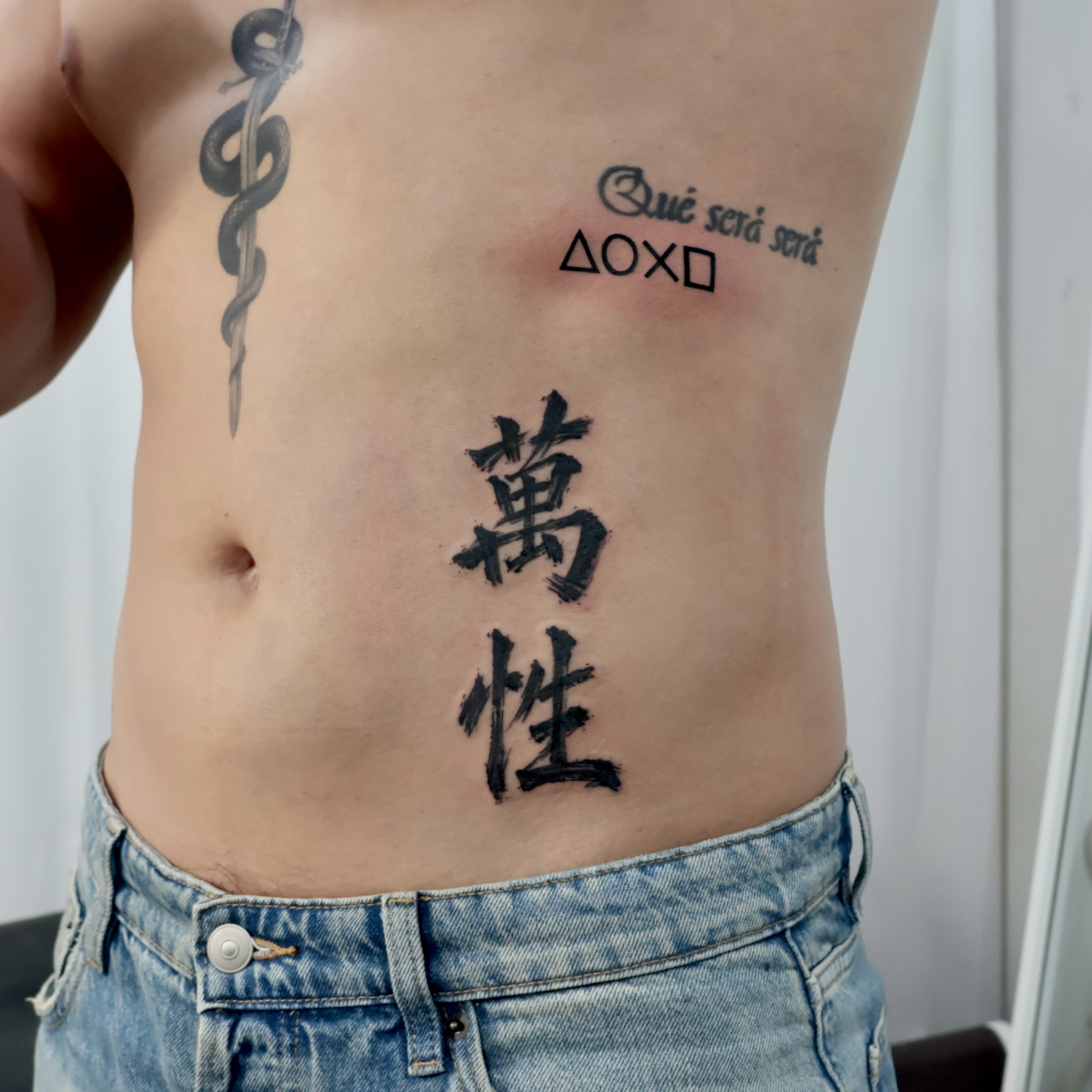Brush calligraphy & a tiny geometric tattoo — Yeonjae Tattoo